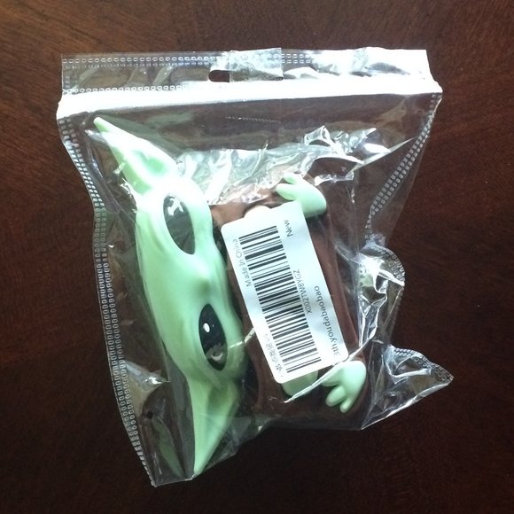 NWT Baby Yoda Mandalorian Grogu Silicone Case for Apple AirPods Pro - Picture 2 of 6